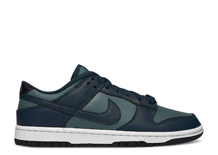 SB DUNK LOW ‘ARMORY NAVY’